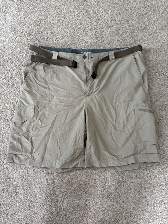 Columbia Sportswear Company Other - Men's Tan Cargo Shorts with Utility Belt